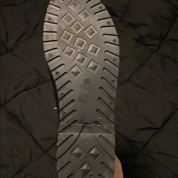 ISO Women’s Sarina winter boots - Picture 4 of 5